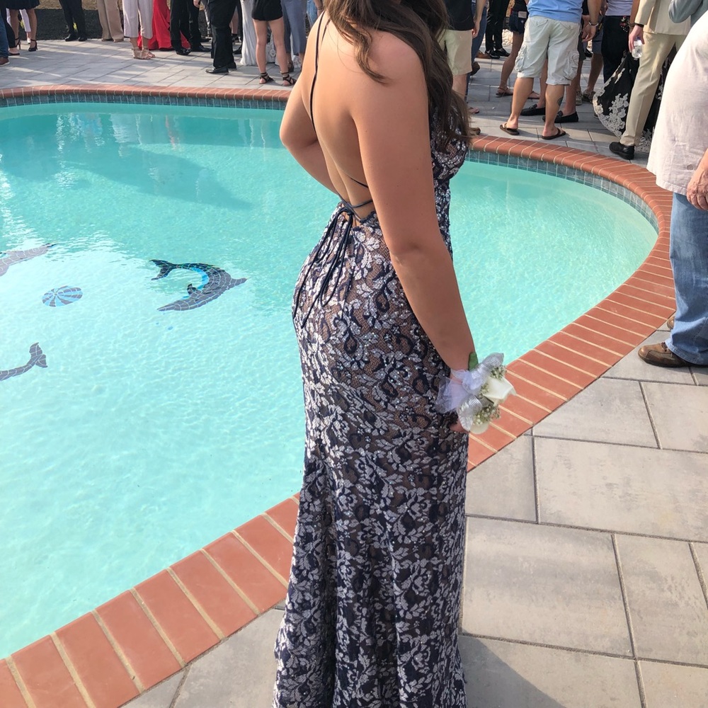 Prom dress - Picture 2 of 3